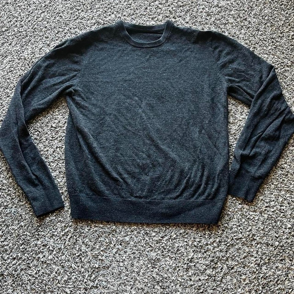 Uniqlo 100% Wool Crew Neck Sweater Dark Gray Charcoal Knit 429066 Women Medium
